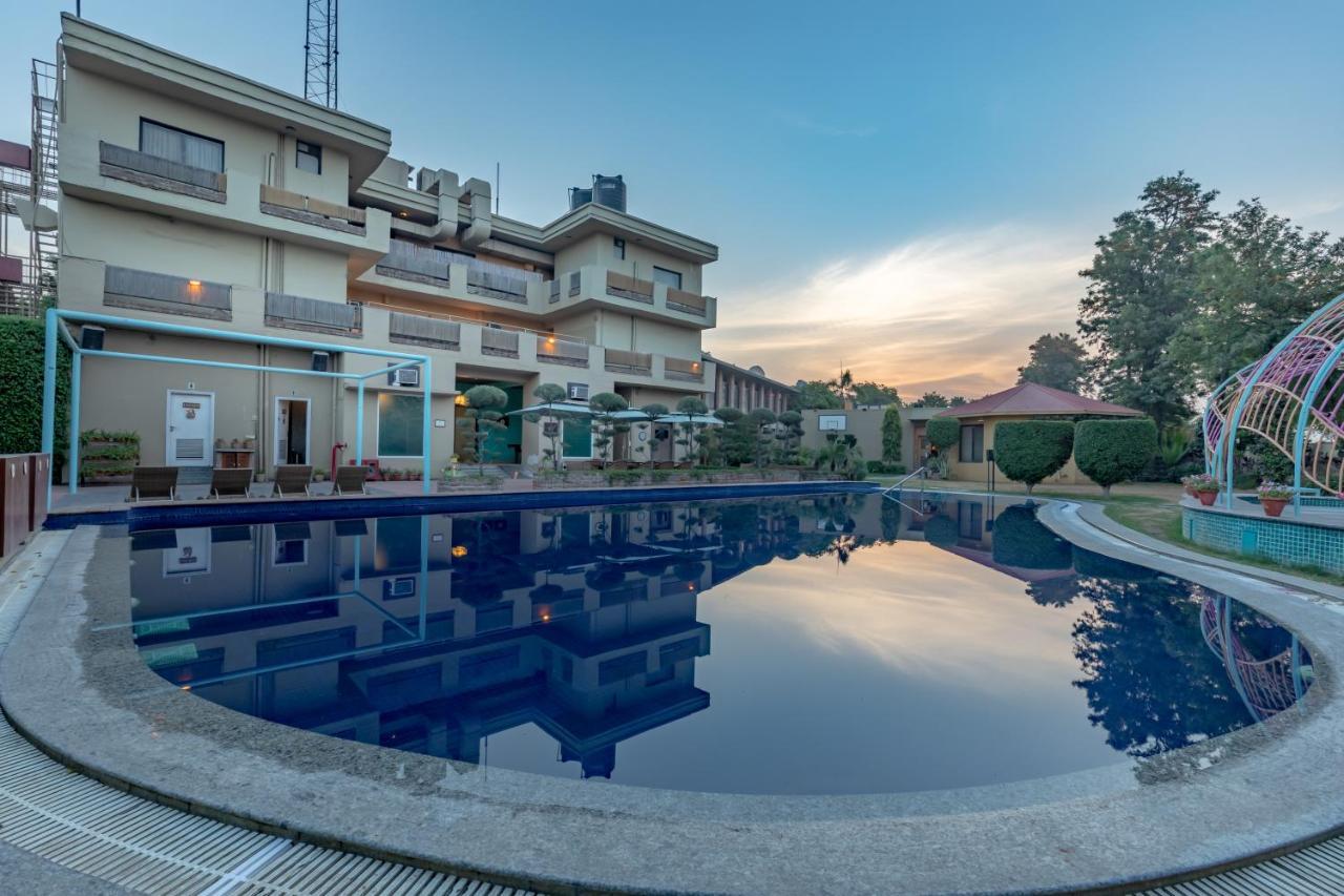 Downtown Resorts Nh8 Dharuhera ภายนอก รูปภาพ